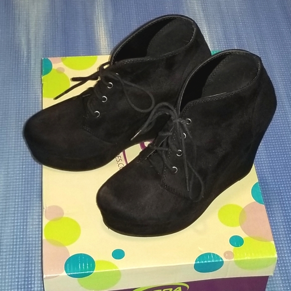 Soda Shoes - Soda Favor-s wedge bootie, 7